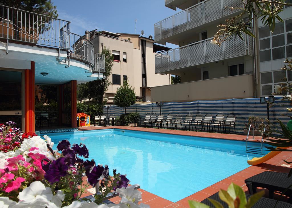 Hotel Universo ริมินี ภายนอก รูปภาพ