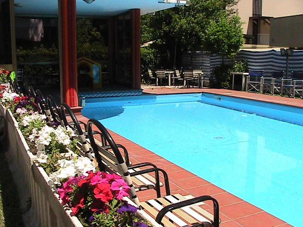 Hotel Universo ริมินี ภายนอก รูปภาพ